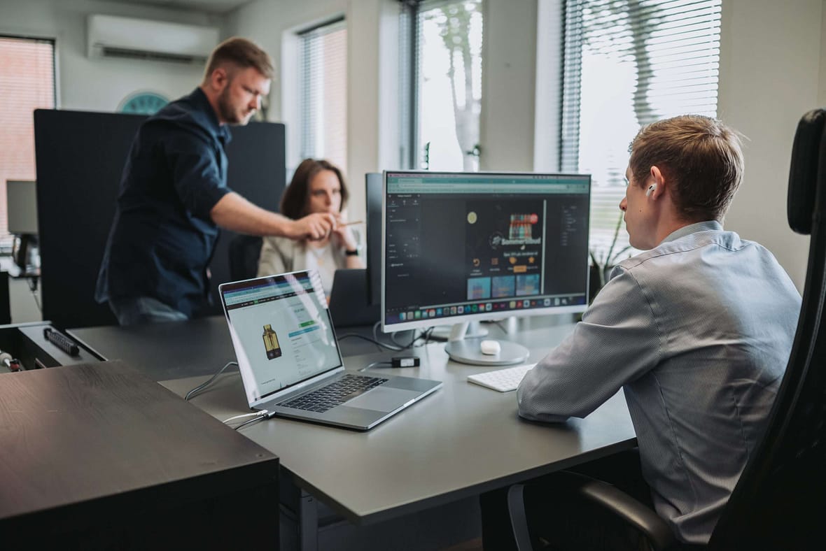 Erhvervsbillede fra et kontor i en webdesign virksomhed