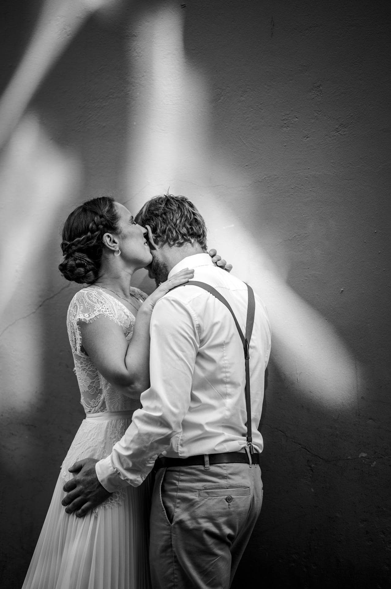 smuk og roligt par blev fotograferet af fotograf Mark Alexander Laursen i den sorte diamant og i Københavns smukke gader især omkring Christianshavn