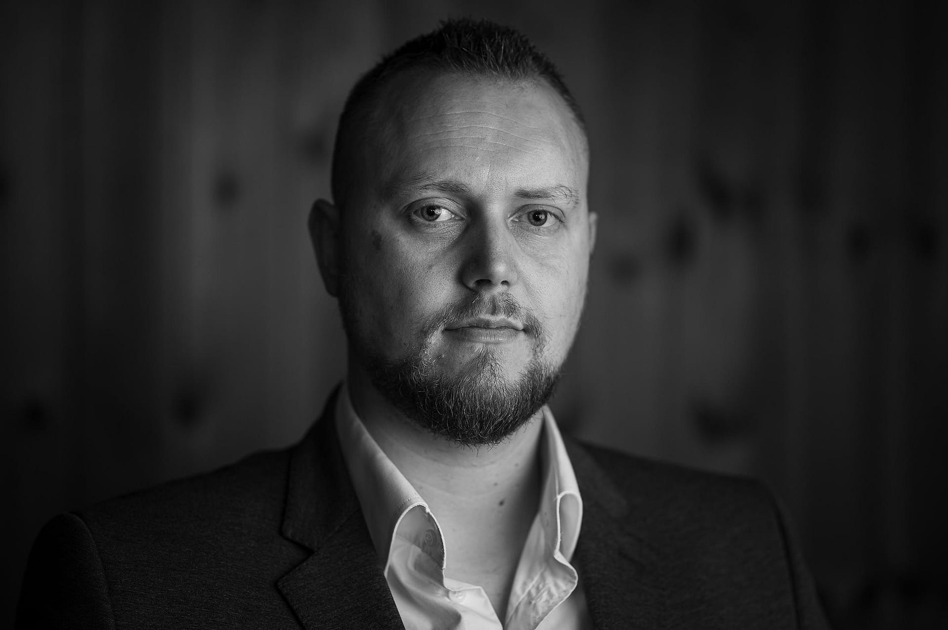 Fotograf Mark Alexander Laursen, jeg er en professionel fotograf der laver billeder og video til primært bryllupper. Men i senere år har jeg har en del Erhvers opgaver som content til SoMe især virksomheder omkring Holstebro, Lemvig og Struer