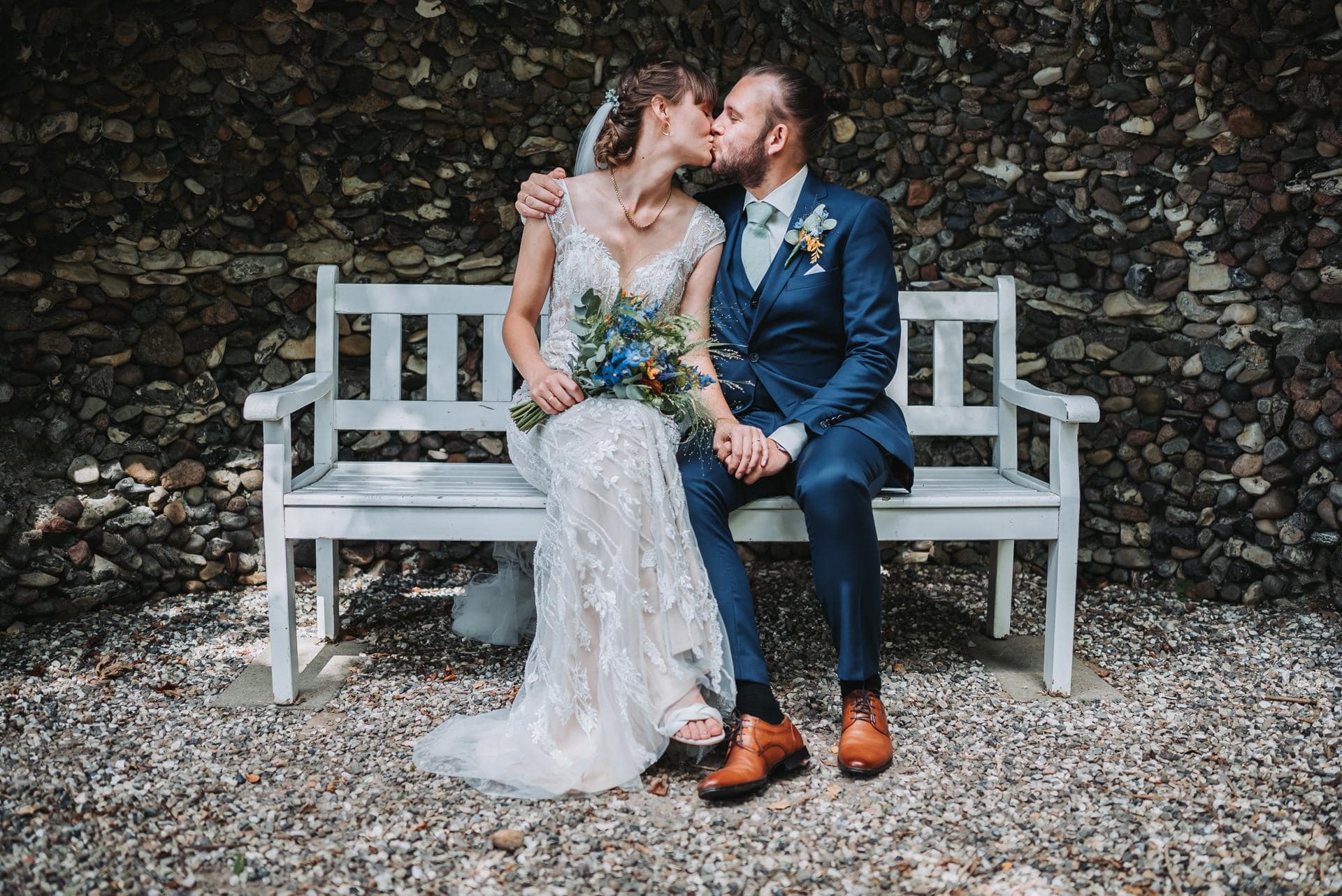 Bryllupsfotografering på Nr. Nissum efterskole tæt på Lemvig en dejlig sommerdag en dag hvor den danske sommer viste sig fra den bedste side
