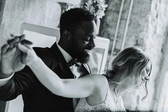 Jeg måtte rejse til Tyskland for at fotografere Jerrad og Lisa i et kælent øjeblik ved en bryllupsfoto session i Berlin det var bestemt en stor ære at blive inviteret af Canon til dette smukke bryllupspar