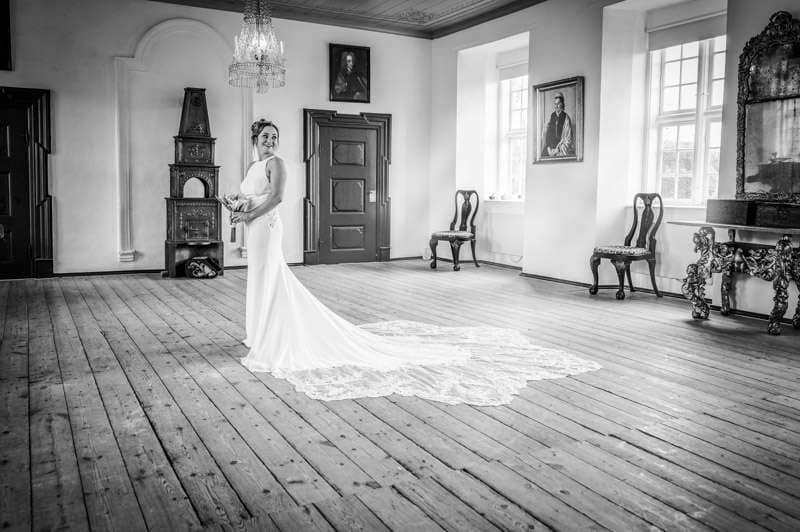 Et virkeligt smukt sted at holde brullup kan være på Nørre Vosborg tæt på Holstebro, de har meget store festlokaler men historiske rum der blandt andet rummer historier om H.C. Andersen